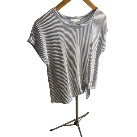 Caution to the Wind Blue White Seersucker Round Neck Tie Front Short Sleeve Top - Picture 4 of 6